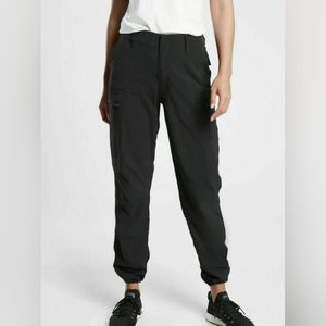 Athleta Trekkie Utility Cargo Pant in Black Size 26 NWT